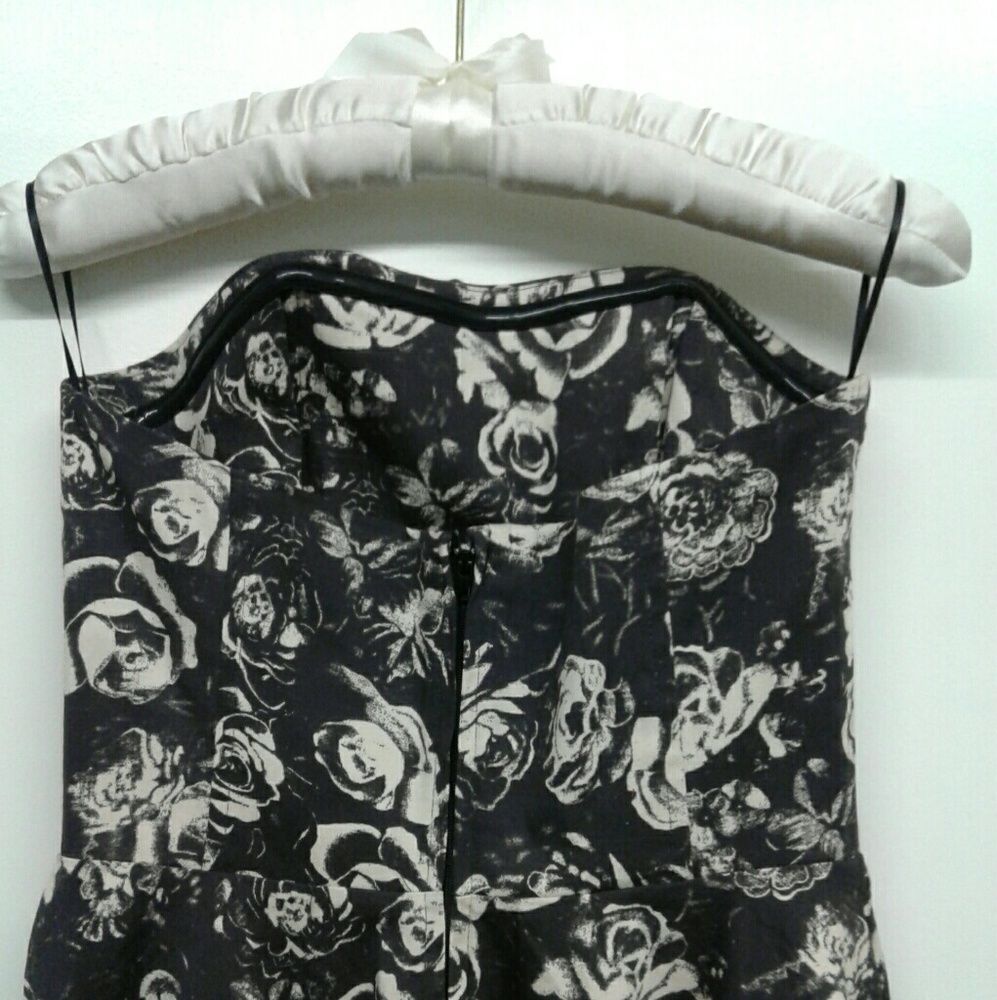 STRAPPLESS BLACK AND WHITE FLORAL DRESS